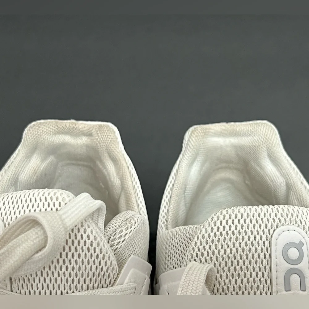 ON CLOUD The Roger Clubhouse Womens Size 10.5 Sneakers White Lace Up NICE - Picture 9 of 9